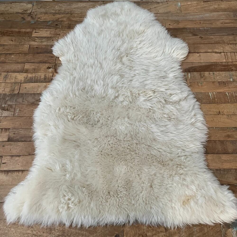 Cream Colored Fluffy Genuine Sheepskin Area Rug 35 in